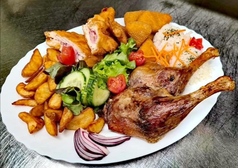 Cicov Jolan Pension & Restaurant מראה חיצוני תמונה