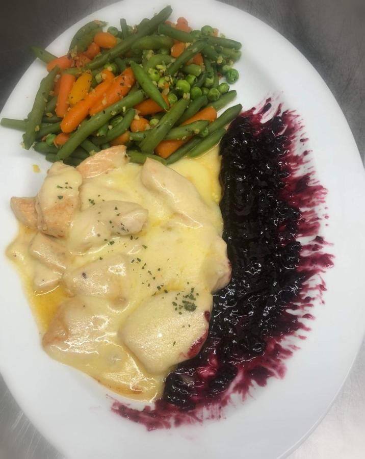 Cicov Jolan Pension & Restaurant מראה חיצוני תמונה